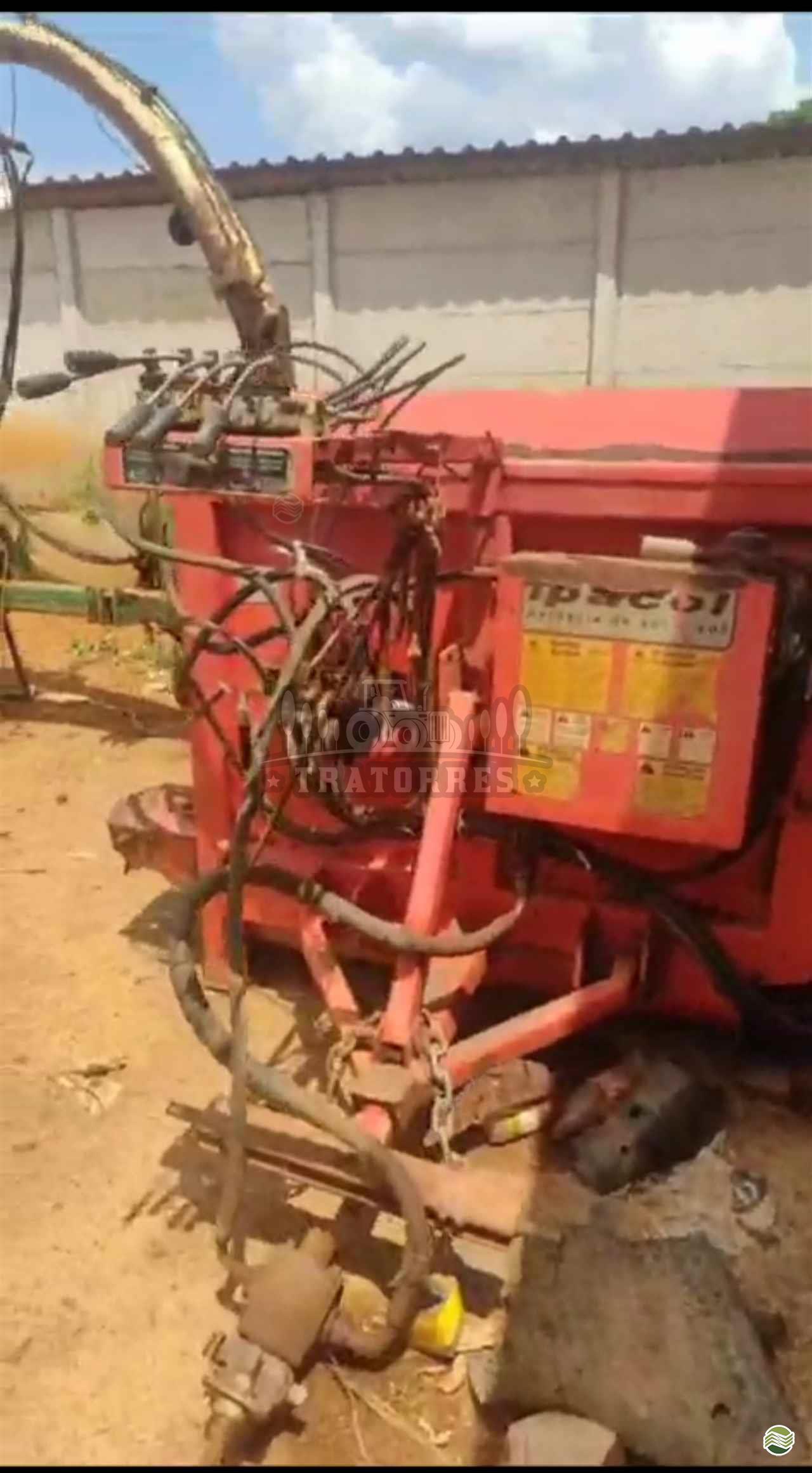 IMPLEMENTOS AGRICOLAS VAGAO FORRAGEIRO VAGÃO MISTURADOR AUTOCARREGÁVEL Etratorres CLAUDIO MINAS GERAIS MG