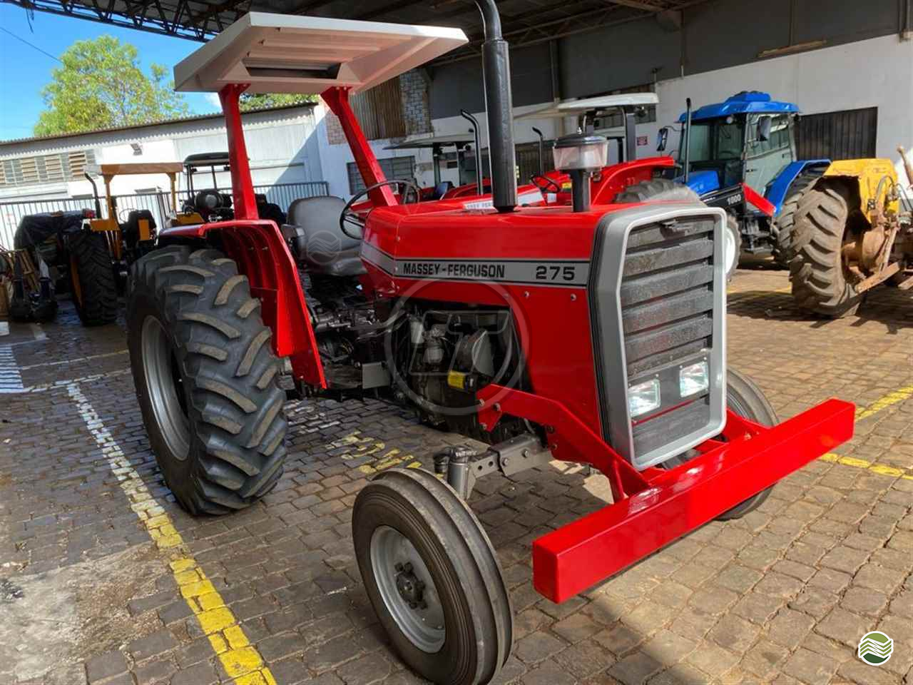 TRATOR MASSEY FERGUSON MF 275 Tração 4x2 BT Comercial Agrícola Breda e Tortelli  ERECHIM RIO GRANDE DO SUL RS