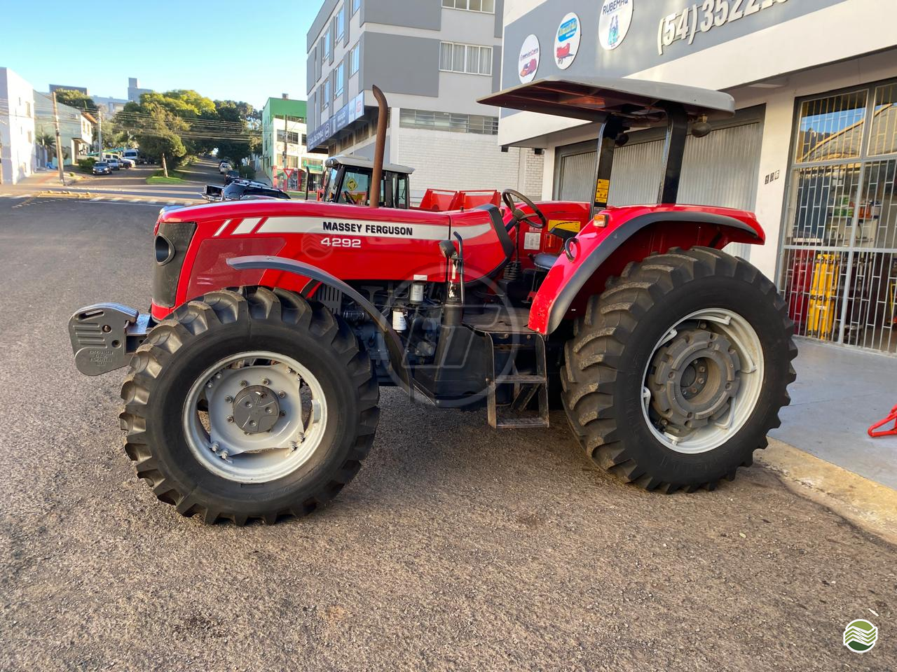 TRATOR MASSEY FERGUSON MF 4292 Tração 4x4 BT Comercial Agrícola Breda e Tortelli  ERECHIM RIO GRANDE DO SUL RS
