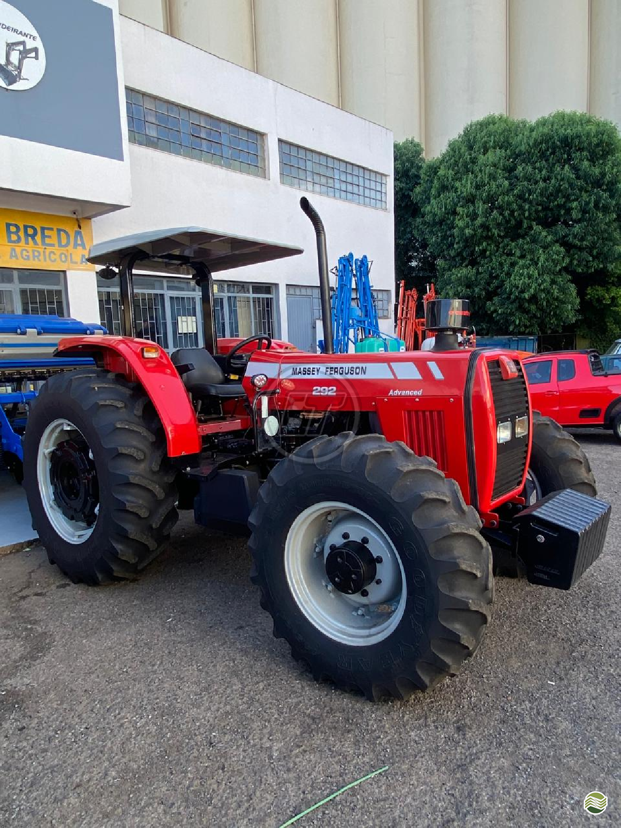TRATOR MASSEY FERGUSON MF 292 Tração 4x4 BT Comercial Agrícola Breda e Tortelli  ERECHIM RIO GRANDE DO SUL RS