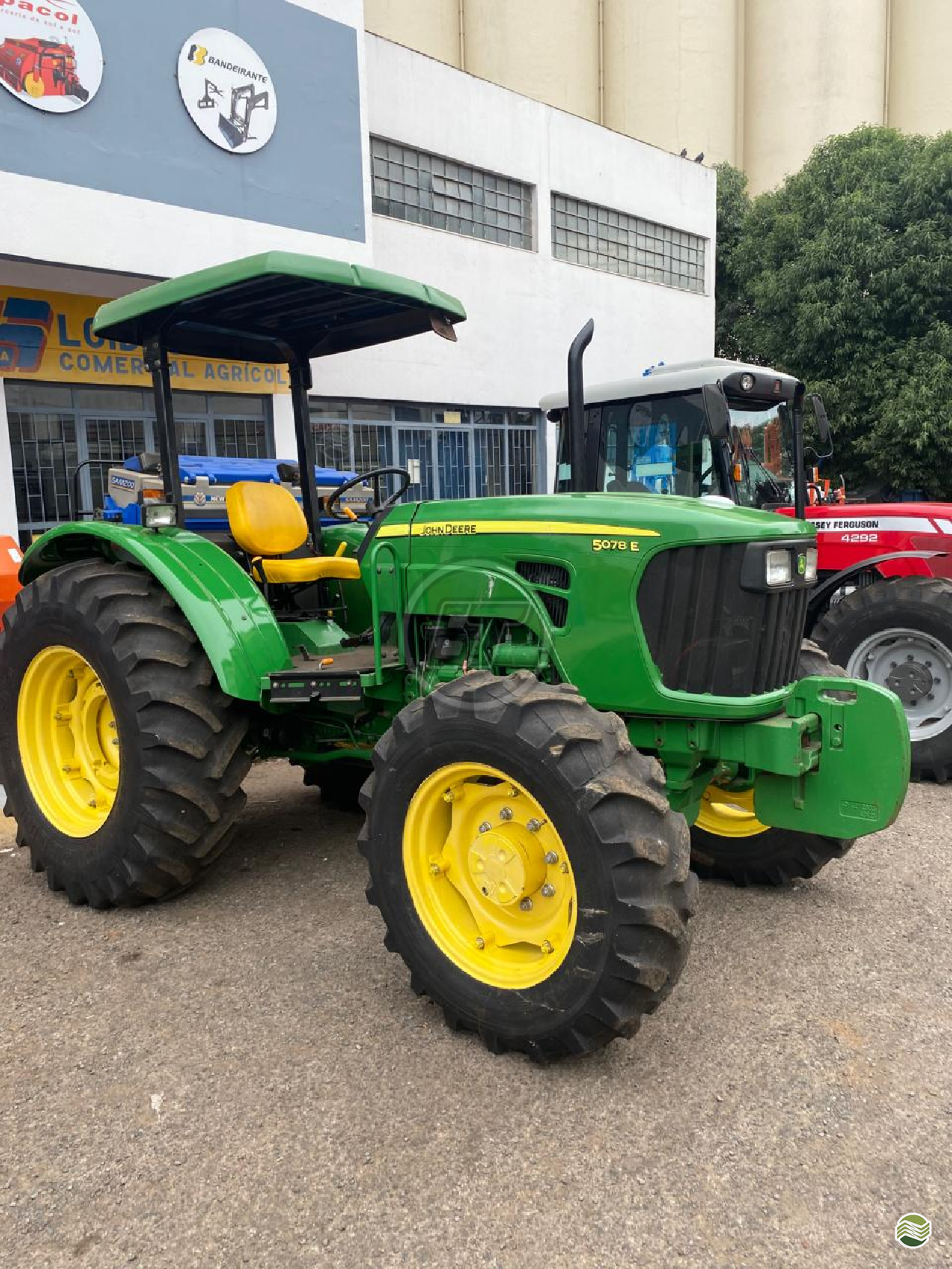 TRATOR JOHN DEERE JOHN DEERE 5078E Tração 4x4 BT Comercial Agrícola Breda e Tortelli  ERECHIM RIO GRANDE DO SUL RS