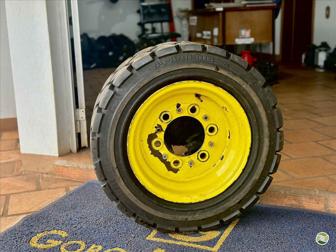 IMPLEMENTOS AGRICOLAS EMPILHADEIRA TRASEIRA EMPILHADEIRA HIDRÁULICA Gobo Implementos Agrícolas IJUI RIO GRANDE DO SUL RS
