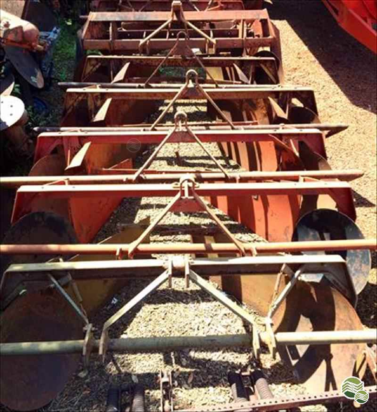 IMPLEMENTOS AGRICOLAS TERRACEADOR 2 DISCOS Gobo Implementos Agrícolas IJUI RIO GRANDE DO SUL RS