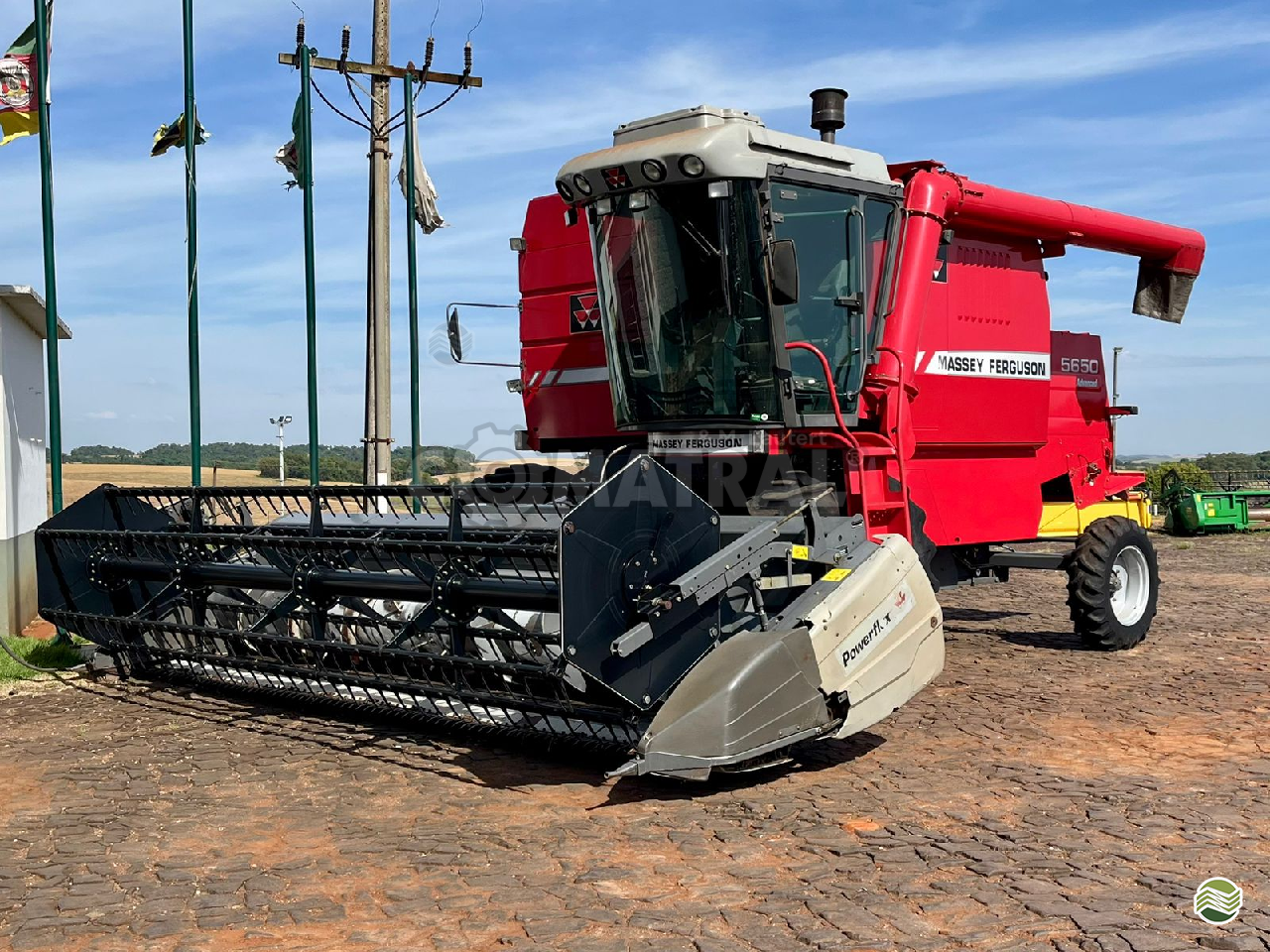 COLHEITADEIRA MASSEY FERGUSON MF 5650 Comatral Caminhões e Máquinas Agrícolas PANAMBI RIO GRANDE DO SUL RS