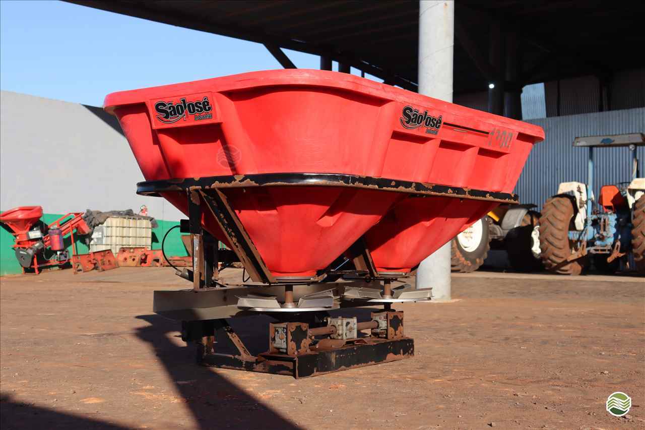 IMPLEMENTOS AGRICOLAS DISTRIBUIDOR FERTILIZANTES DISCO Simapar Máquinas Agrícolas IJUI RIO GRANDE DO SUL RS