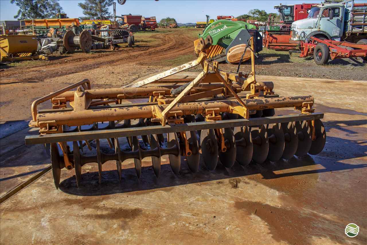IMPLEMENTOS AGRICOLAS GRADE NIVELADORA NIVELADORA 28 DISCOS Simapar Máquinas Agrícolas IJUI RIO GRANDE DO SUL RS