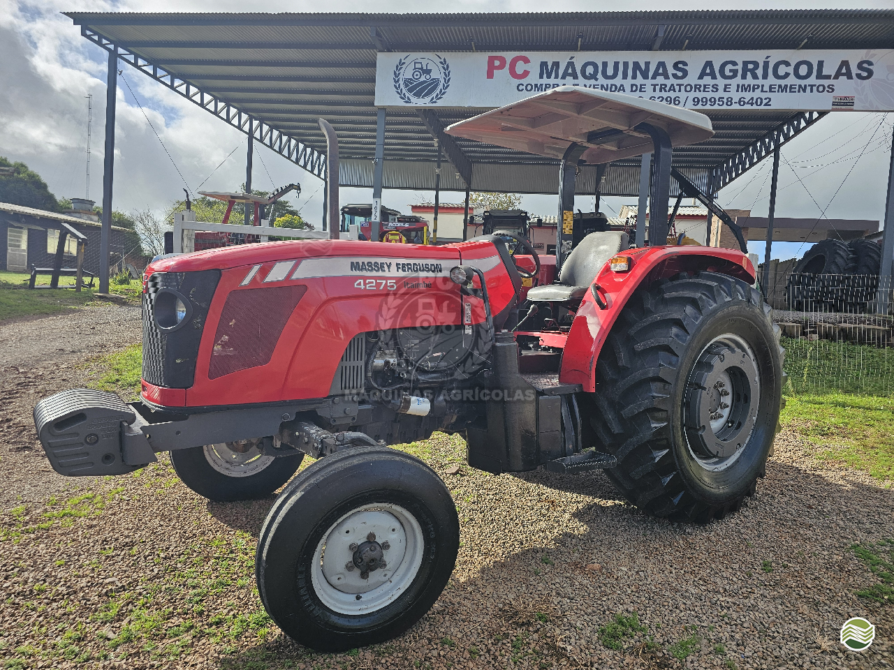 TRATOR MASSEY FERGUSON MF 4275 Tração 4x2 PC Máquinas Agrícolas SANTIAGO RIO GRANDE DO SUL RS