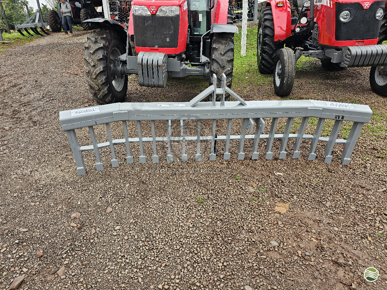 IMPLEMENTOS AGRICOLAS ENLEIRADOR ENLEIRADOR DE PEDRAS PC Máquinas Agrícolas SANTIAGO RIO GRANDE DO SUL RS
