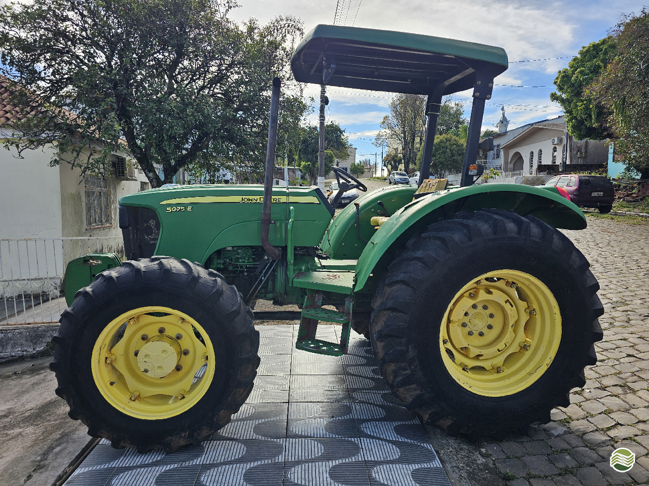 TRATOR JOHN DEERE JOHN DEERE 5075E Tração 4x4 PC Máquinas Agrícolas SANTIAGO RIO GRANDE DO SUL RS