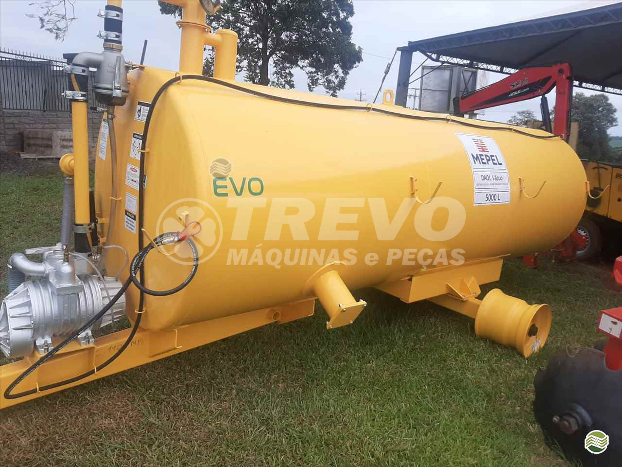 IMPLEMENTOS AGRICOLAS DISTRIBUIDOR ADUBO ORGÂNICO LÍQUIDO Trevo Máquinas e Peças - Kuhn TENENTE PORTELA RIO GRANDE DO SUL RS