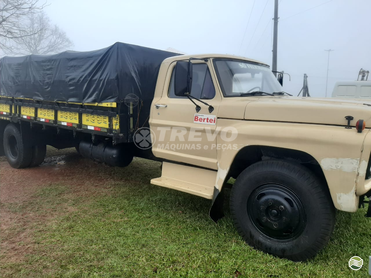 CAMINHAO FORD F7000 Graneleiro Cavalo 4x2 Trevo Máquinas e Peças - Kuhn TENENTE PORTELA RIO GRANDE DO SUL RS