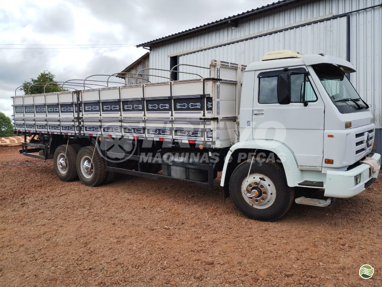 CAMINHAO VOLKSWAGEN VW 13180 Graneleiro Truck 6x2 Trevo Máquinas e Peças - Kuhn TENENTE PORTELA RIO GRANDE DO SUL RS