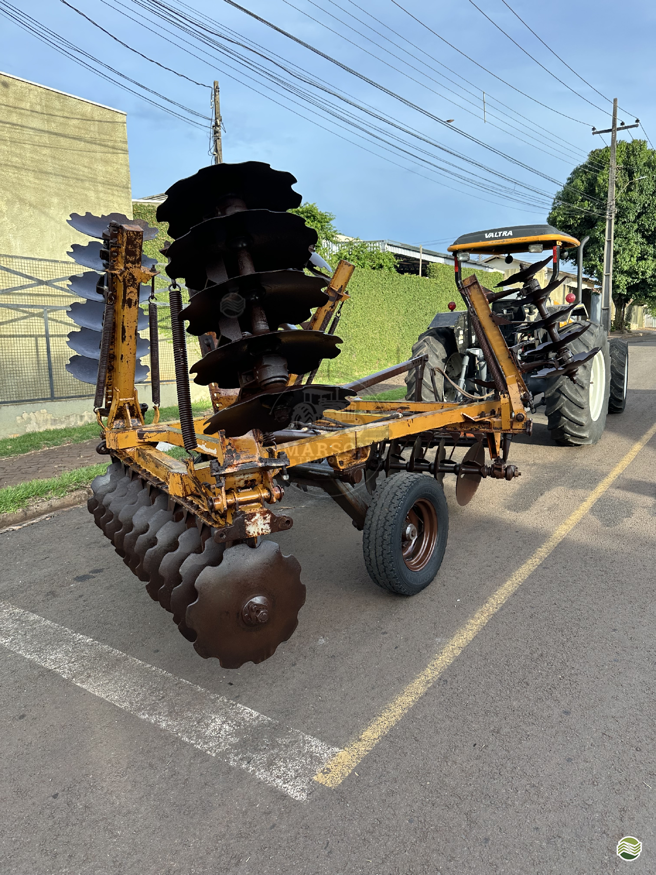 IMPLEMENTOS AGRICOLAS GRADE NIVELADORA NIVELADORA 44 DISCOS Marson Tratores CORNELIO PROCOPIO PARANÁ PR