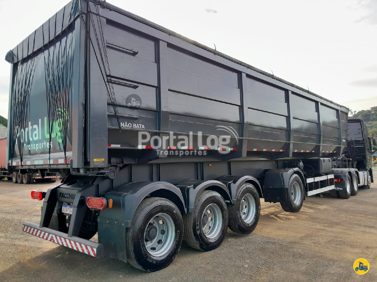 CARRETA SEMI-REBOQUE BASCULANTE Portal Log LUZERNA SANTA CATARINA SC