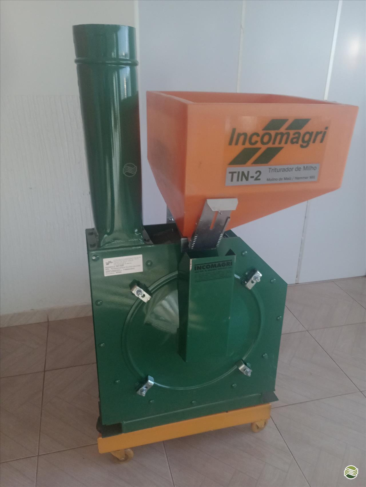 IMPLEMENTOS AGRICOLAS TRITURADOR FORRAGEIRO TRITURADOR COM ENSACADOR Dimaq - GO CRISTALINA GOIAS GO