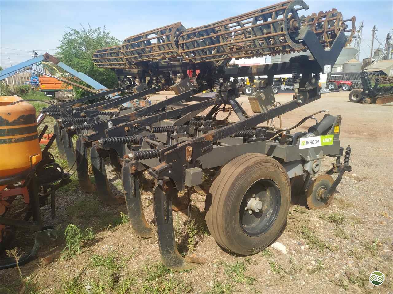 IMPLEMENTOS AGRICOLAS ESCARIFICADOR 13 HASTES DISCO CORTE Dimaq - GO CRISTALINA GOIAS GO