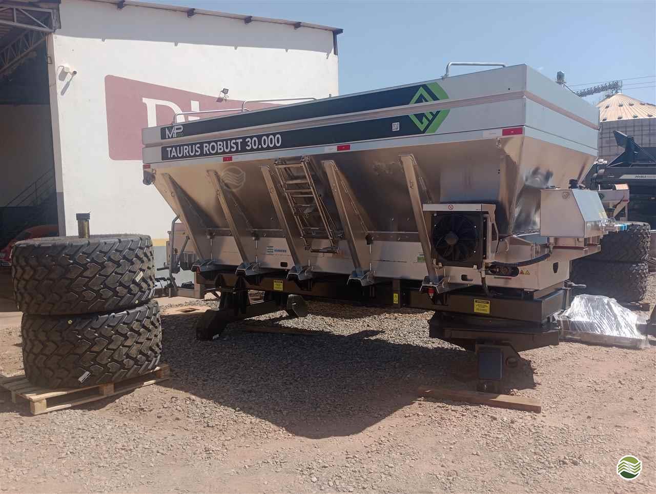 IMPLEMENTOS AGRICOLAS DISTRIBUIDOR TAURUS ROBUST 30000 LITROS Dimaq - GO CRISTALINA GOIAS GO