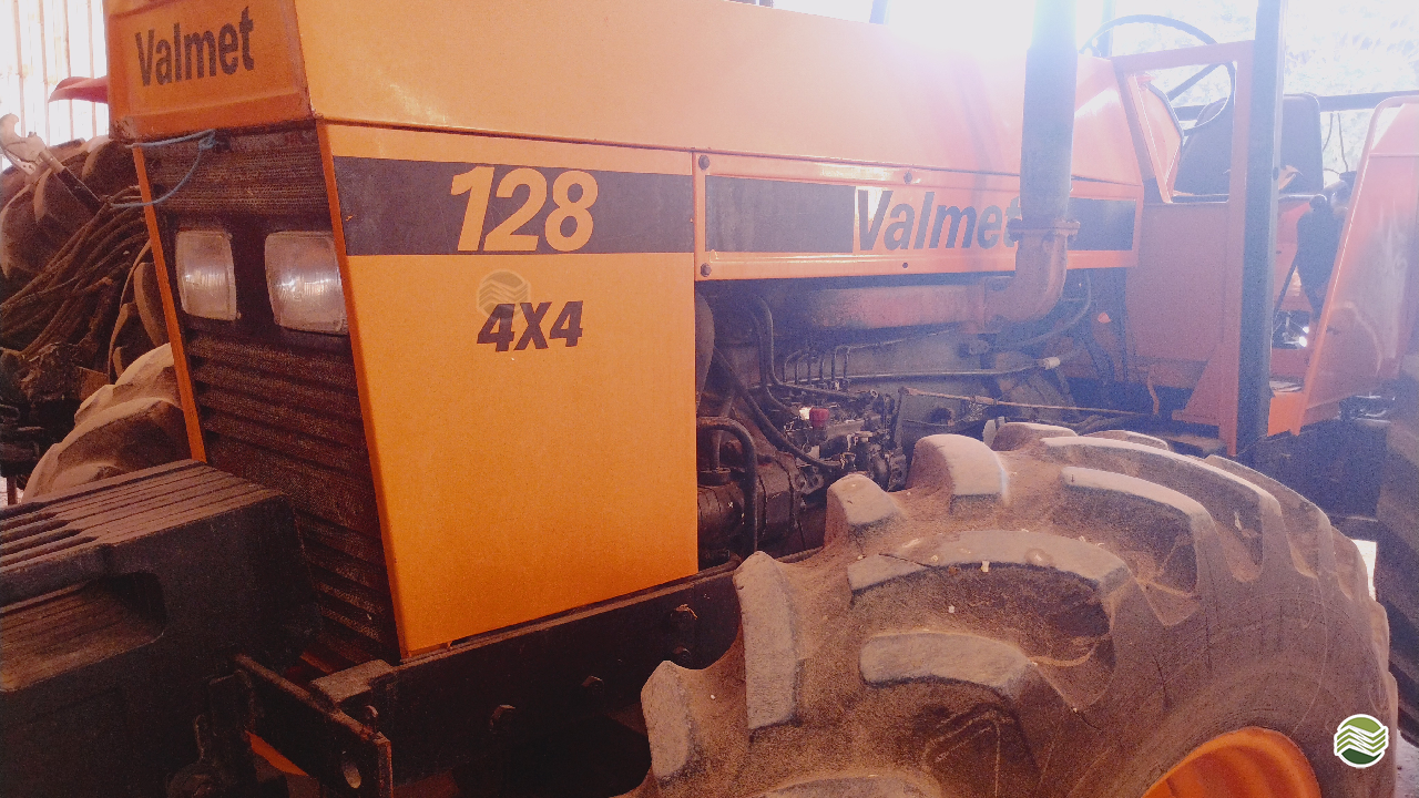 TRATOR VALMET VALMET 128 Tração 4x4 Dimaq - GO CRISTALINA GOIAS GO
