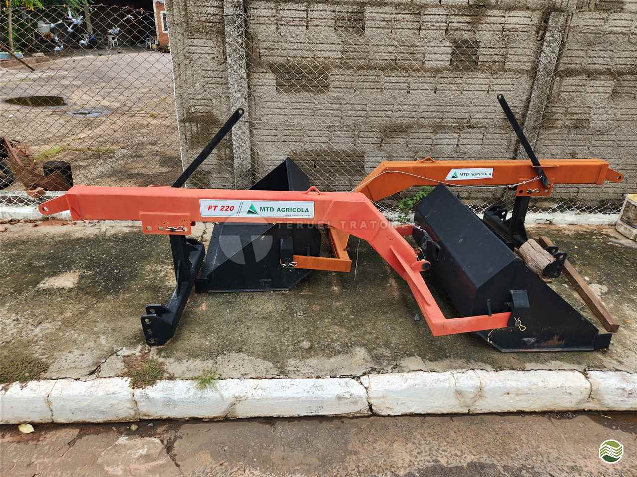 IMPLEMENTOS AGRICOLAS CONCHA TRASEIRA CONCHA MECANICA Teruel Tratores ALVINLANDIA SÃO PAULO SP