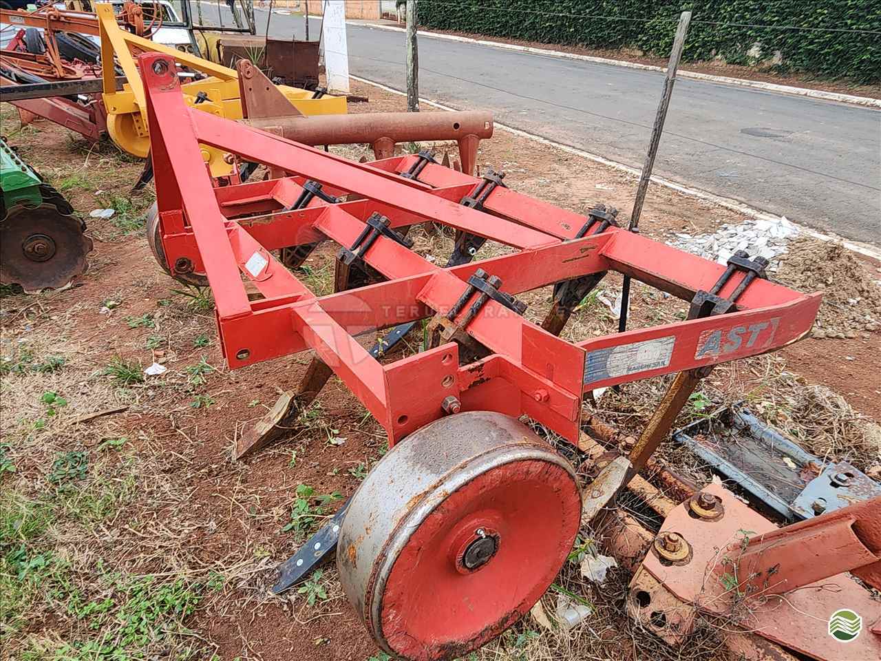IMPLEMENTOS AGRICOLAS SUBSOLADOR 7 HASTES Teruel Tratores ALVINLANDIA SÃO PAULO SP