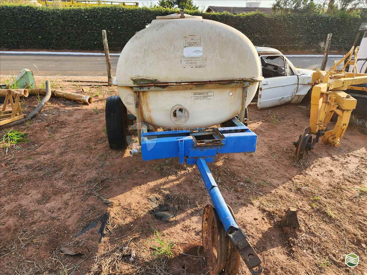 IMPLEMENTOS AGRICOLAS CARRETA TANQUE TANQUE 2000 LITROS Teruel Tratores ALVINLANDIA SÃO PAULO SP