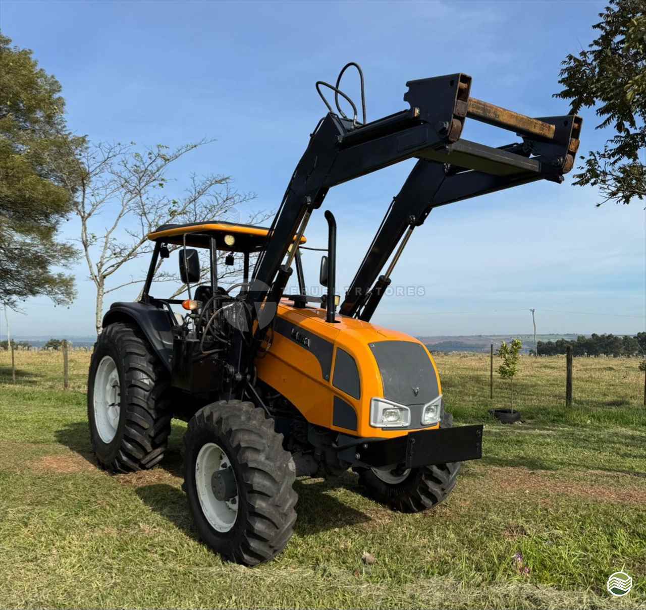 TRATOR VALTRA VALTRA BM 110 Tração 4x4 Teruel Tratores ALVINLANDIA SÃO PAULO SP