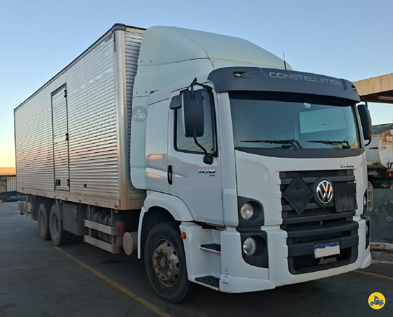 CAMINHAO VOLKSWAGEN VW 24280 Baú Furgão Truck 6x2 Ebenezer Caminhões e Carretas CAPAO BONITO SÃO PAULO SP