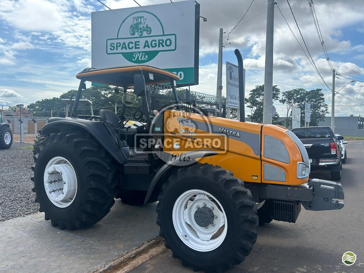 TRATOR VALTRA VALTRA BM 125 Tração 4x4 Space Agro Plis PENAPOLIS SÃO PAULO SP