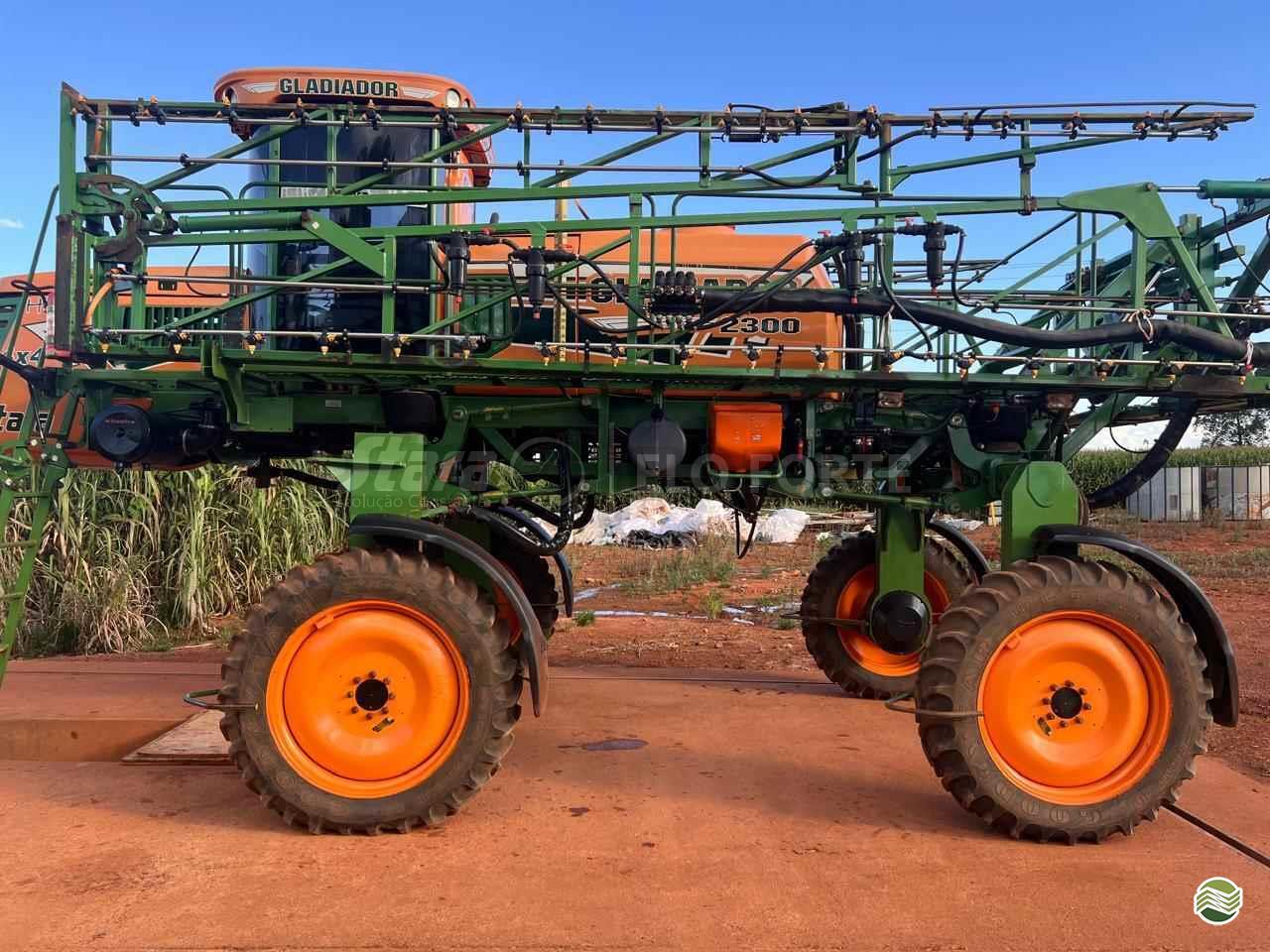 PULVERIZADOR STARA GLADIADOR 2300 Tração 4x4 Elo Forte - Stara FORMOSA GOIAS GO