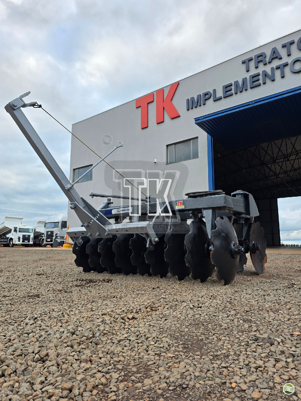 IMPLEMENTOS AGRICOLAS GRADE ARADORA ARADORA 18 DISCOS TK Tratores NOVA ANDRADINA MATO GROSSO DO SUL MS