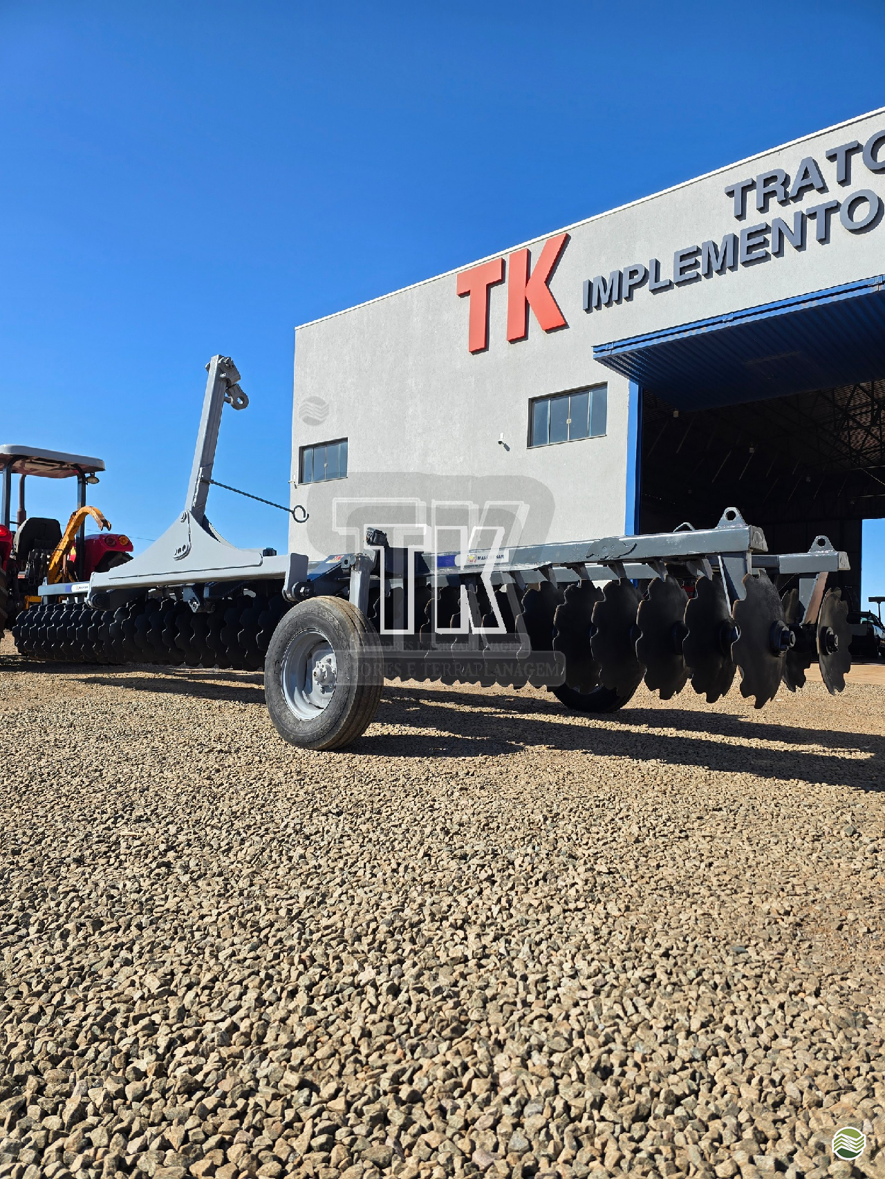 IMPLEMENTOS AGRICOLAS GRADE NIVELADORA NIVELADORA 72 DISCOS TK Tratores NOVA ANDRADINA MATO GROSSO DO SUL MS