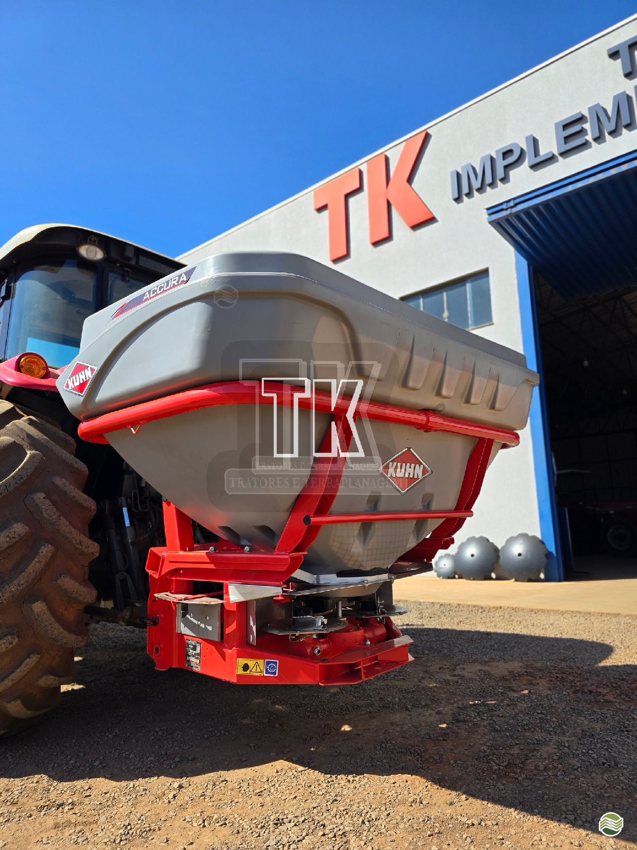 IMPLEMENTOS AGRICOLAS DISTRIBUIDOR FERTILIZANTES DISCO DUPLO TK Tratores NOVA ANDRADINA MATO GROSSO DO SUL MS