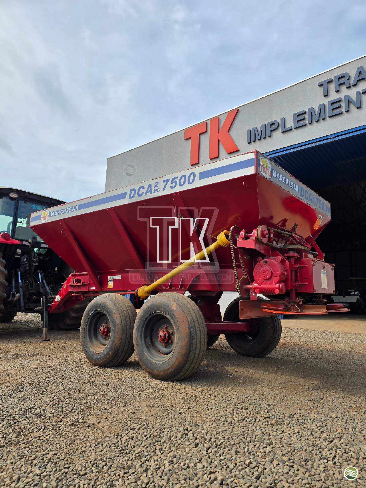 IMPLEMENTOS AGRICOLAS DISTRIBUIDOR CALCÁRIO 7500 Kg TK Tratores NOVA ANDRADINA MATO GROSSO DO SUL MS