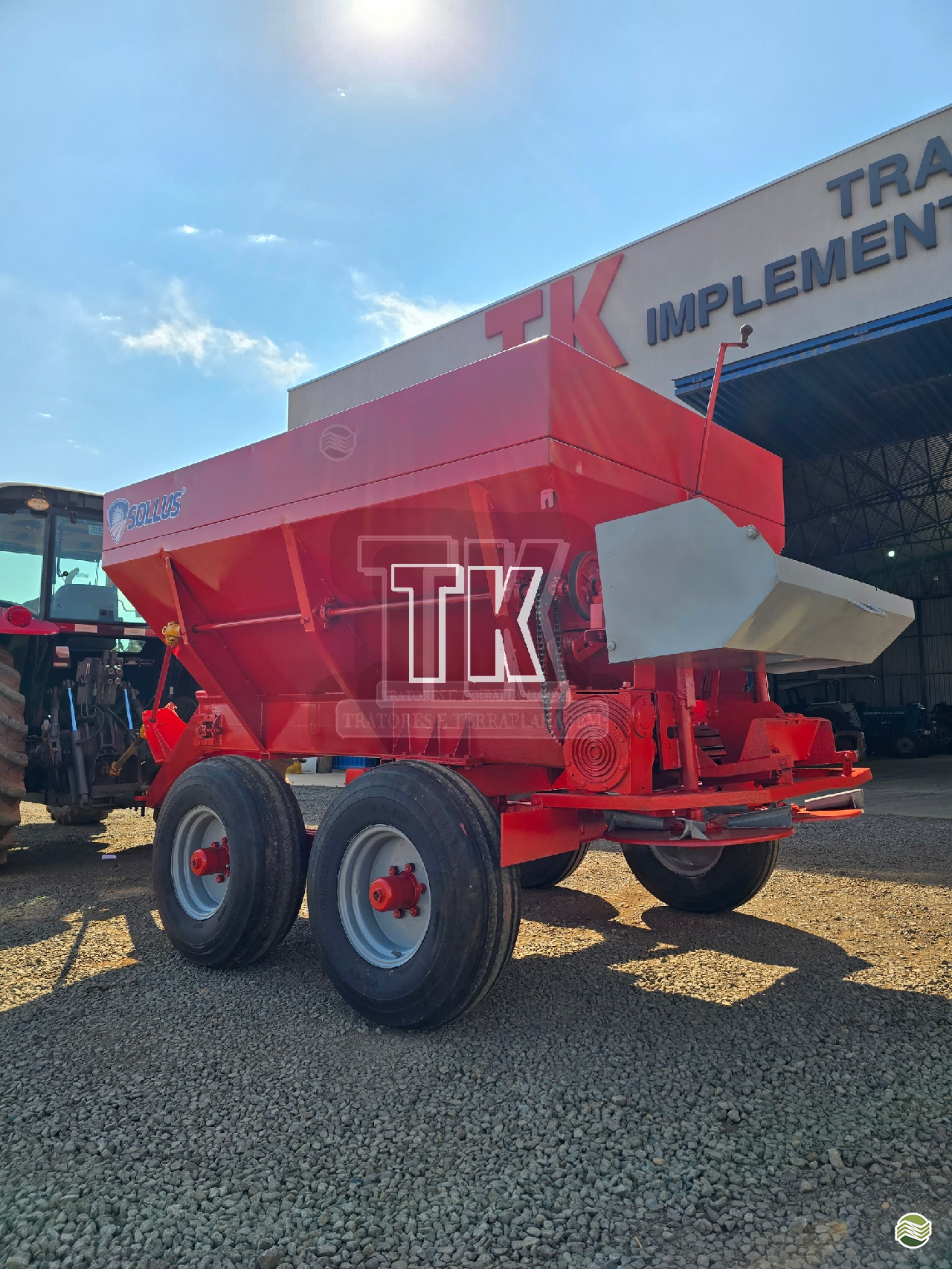 IMPLEMENTOS AGRICOLAS DISTRIBUIDOR CALCÁRIO 8000 Kg TK Tratores NOVA ANDRADINA MATO GROSSO DO SUL MS