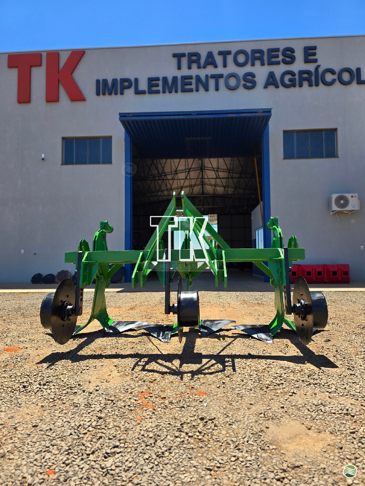 IMPLEMENTOS AGRICOLAS DESCOMPACTADOR MATA BROTO 3 HASTES TK Tratores NOVA ANDRADINA MATO GROSSO DO SUL MS