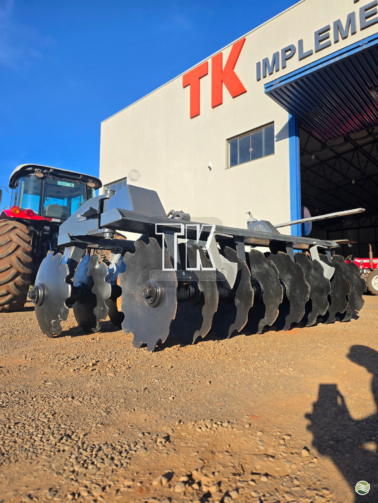 IMPLEMENTOS AGRICOLAS GRADE ARADORA ARADORA 16 DISCOS TK Tratores NOVA ANDRADINA MATO GROSSO DO SUL MS