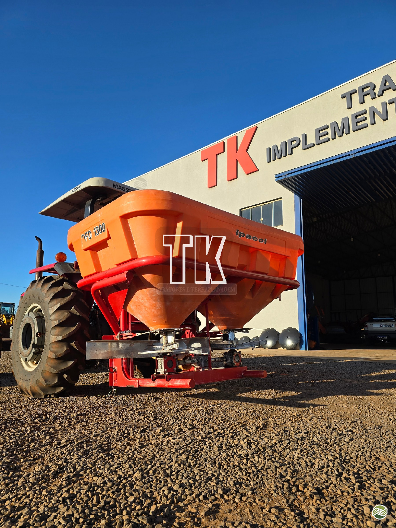 IMPLEMENTOS AGRICOLAS DISTRIBUIDOR FERTILIZANTES DISCO DUPLO TK Tratores NOVA ANDRADINA MATO GROSSO DO SUL MS