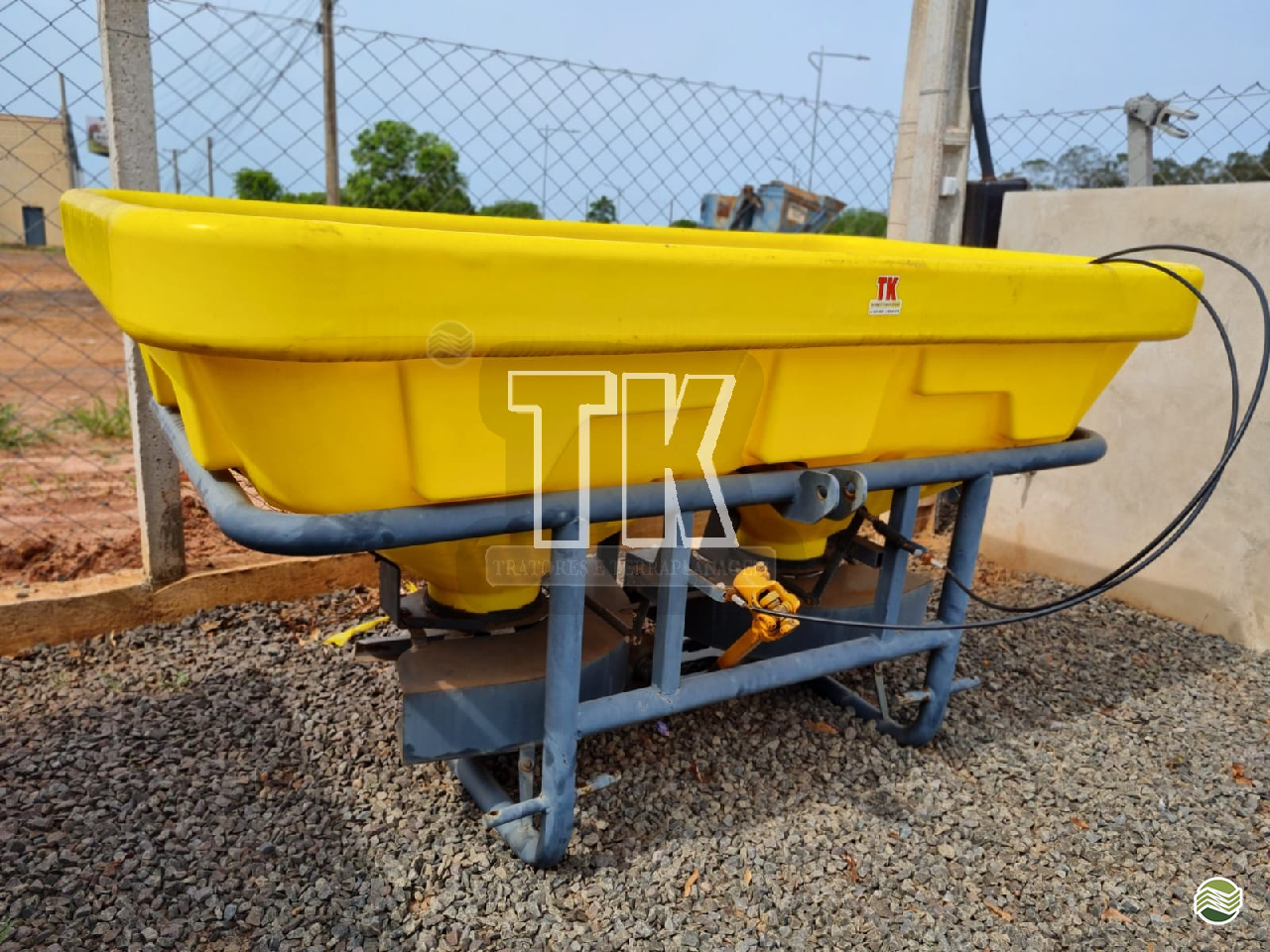 IMPLEMENTOS AGRICOLAS DISTRIBUIDOR FERTILIZANTES DISCO DUPLO TK Tratores NOVA ANDRADINA MATO GROSSO DO SUL MS