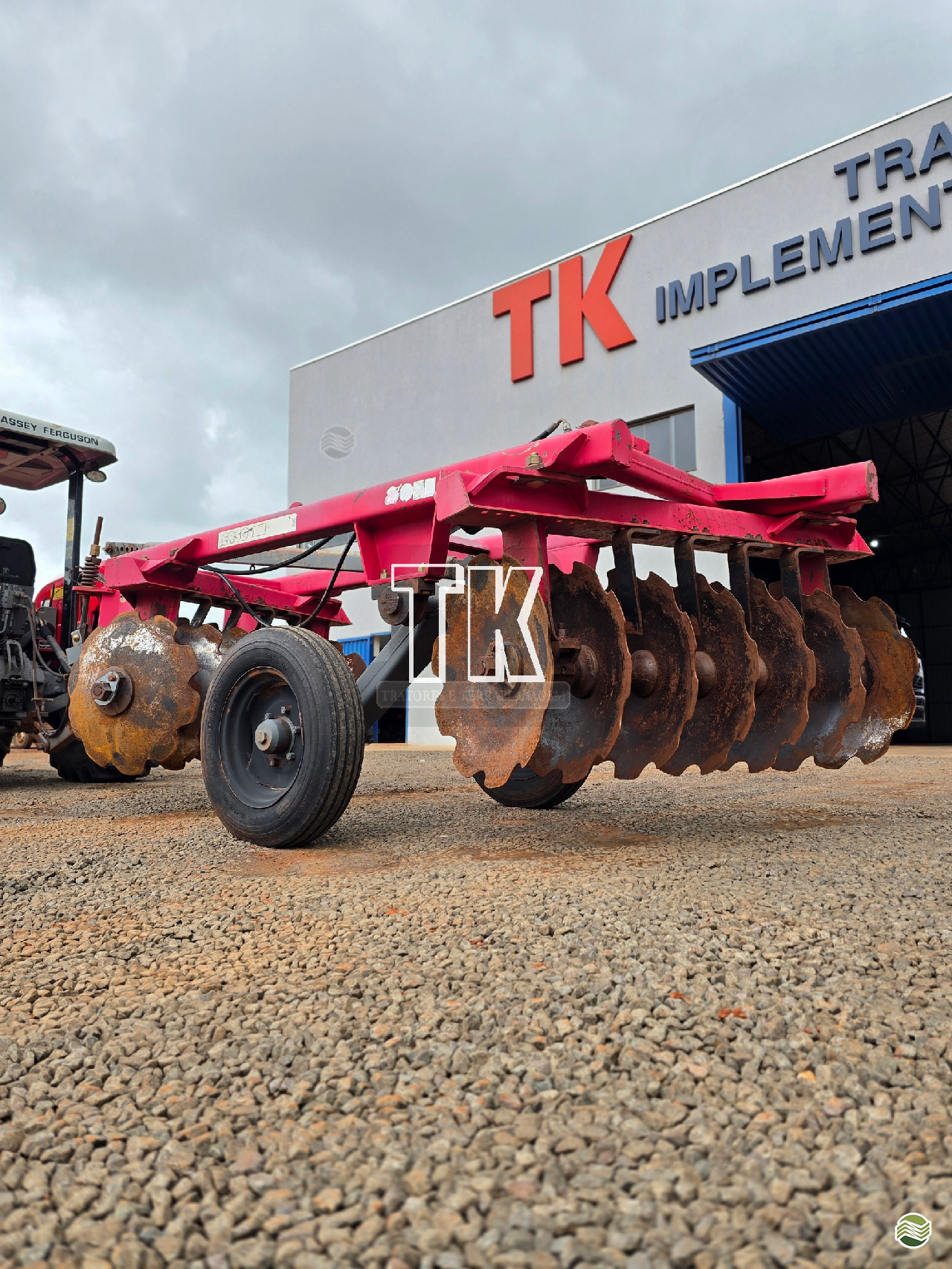 IMPLEMENTOS AGRICOLAS GRADE ARADORA ARADORA 14 DISCOS TK Tratores NOVA ANDRADINA MATO GROSSO DO SUL MS