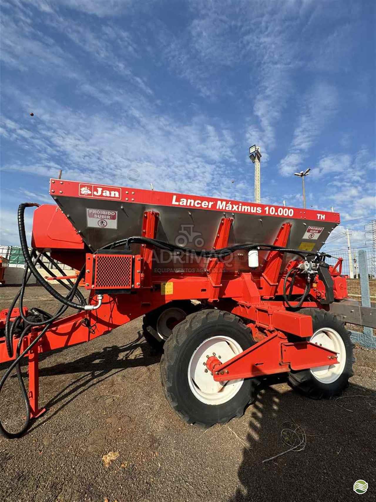 IMPLEMENTOS AGRICOLAS DISTRIBUIDOR DISTRIBUIDOR 10000 Adrimaq Equipamentos Agrícolas DOURADOS MATO GROSSO DO SUL MS