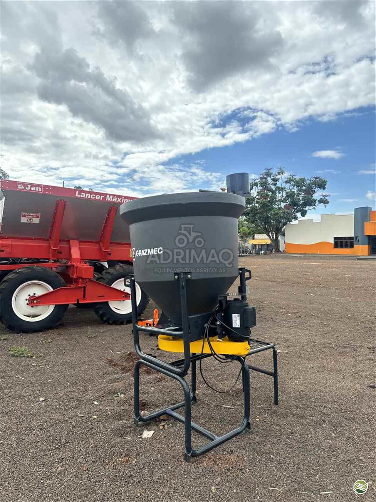 IMPLEMENTOS AGRICOLAS TRATADOR DE SEMENTES TRATADOR DE SEMENTES Adrimaq Equipamentos Agrícolas DOURADOS MATO GROSSO DO SUL MS