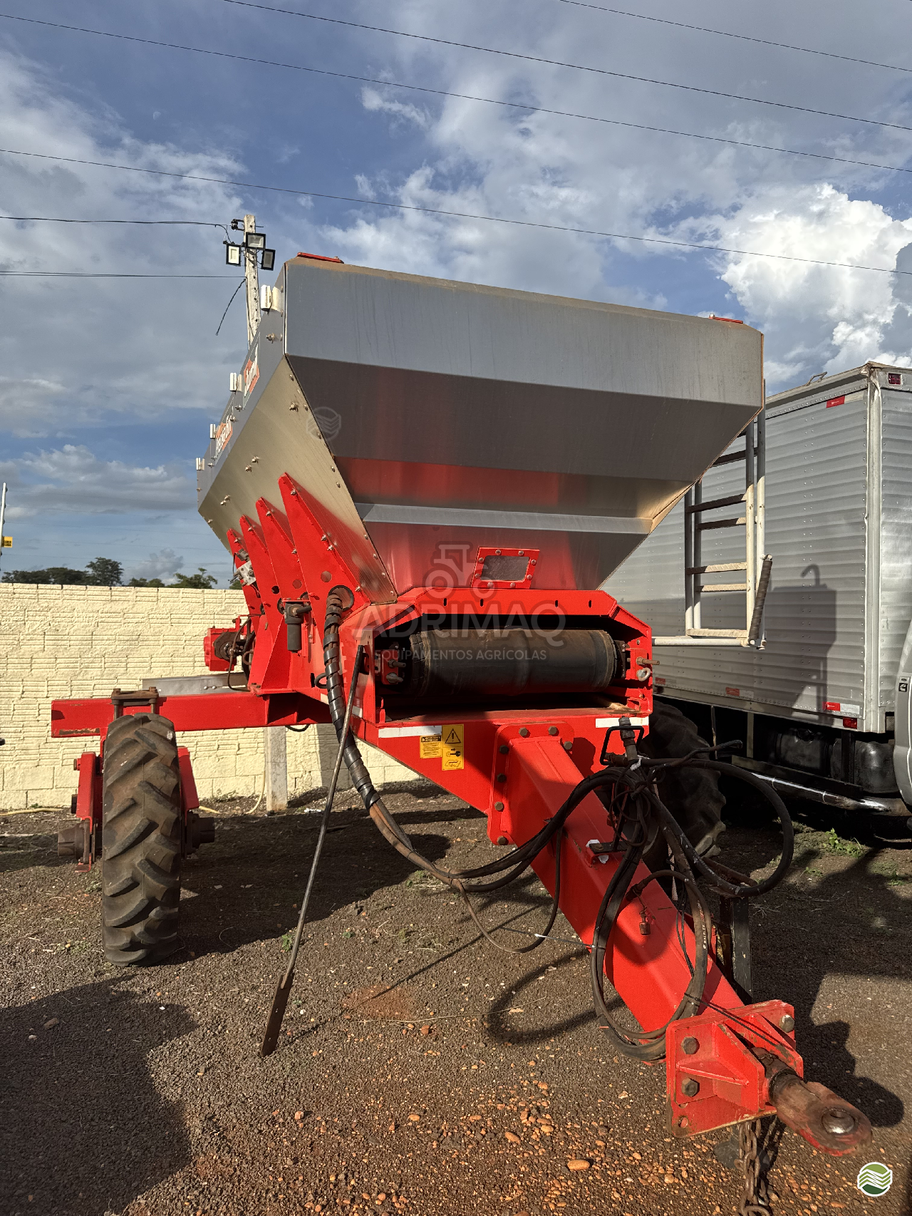 IMPLEMENTOS AGRICOLAS DISTRIBUIDOR CALCÁRIO 6000 Kg Adrimaq Equipamentos Agrícolas DOURADOS MATO GROSSO DO SUL MS