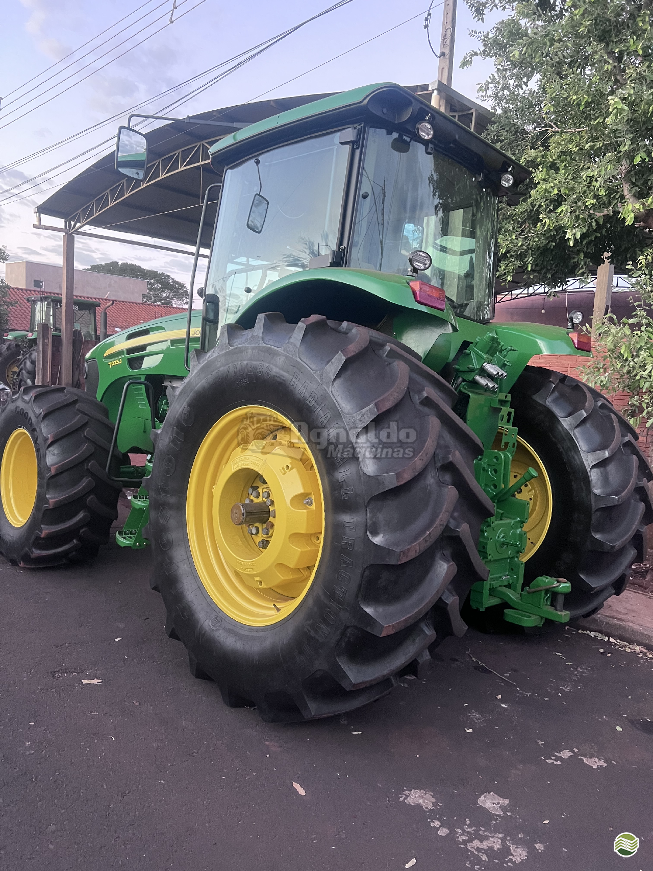 TRATOR JOHN DEERE JOHN DEERE 7225J Tração 4x4 Agnaldo Máquinas Agrícolas  UBERABA MINAS GERAIS MG