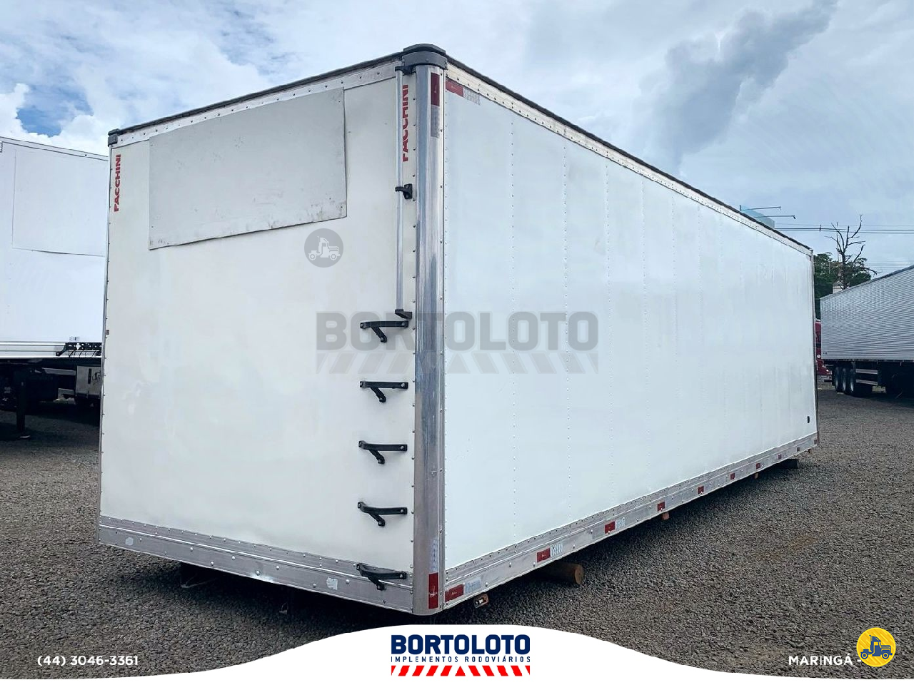 CARROCERIA SOBRE CHASSI  TRUCK BAU FRIGORIFICO Bortoloto Implementos - Ibiporã MARINGA PARANÁ PR