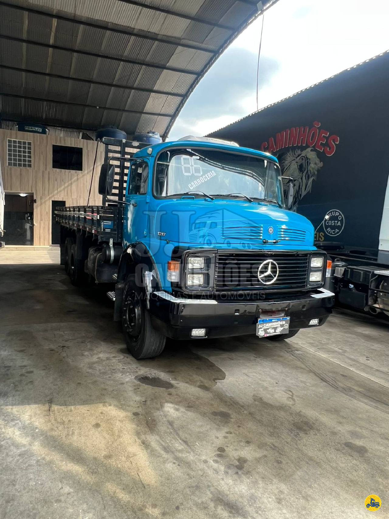 CAMINHAO MERCEDES-BENZ MB 1317 Grade Baixa Truck 6x2 JJ Caminhões Máquinas e Automóveis CACHOEIRAS DE MACACU RIO DE JANEIRO RJ