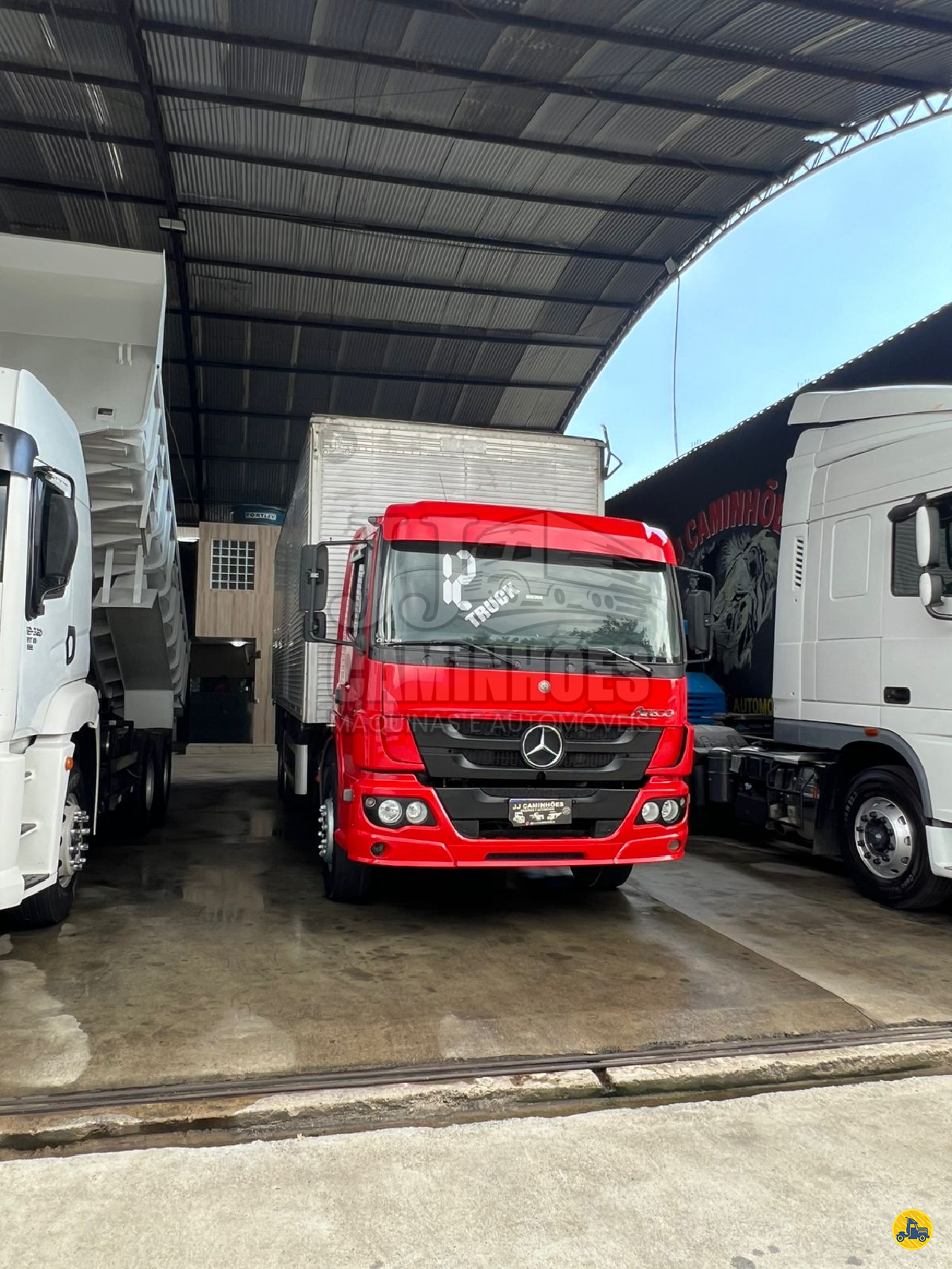 CAMINHAO MERCEDES-BENZ MB 2426 Baú Furgão Truck 6x2 JJ Caminhões Máquinas e Automóveis CACHOEIRAS DE MACACU RIO DE JANEIRO RJ