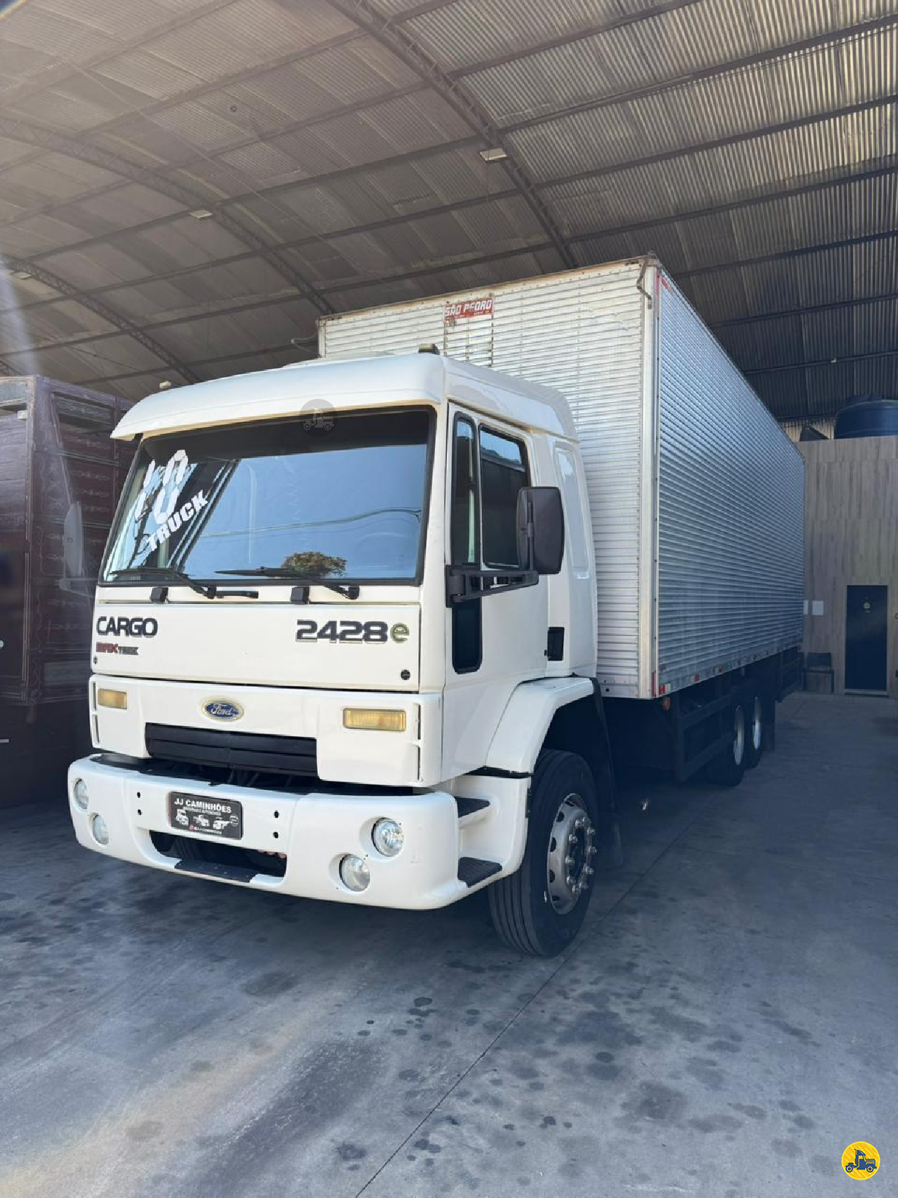 CAMINHAO FORD CARGO 2428 Baú Furgão Truck 6x2 JJ Caminhões Máquinas e Automóveis CACHOEIRAS DE MACACU RIO DE JANEIRO RJ
