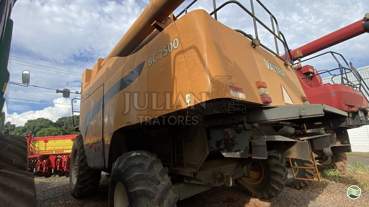 COLHEITADEIRA VALTRA VALTRA BC 7500 Juliano Tratores UBERABA MINAS GERAIS MG