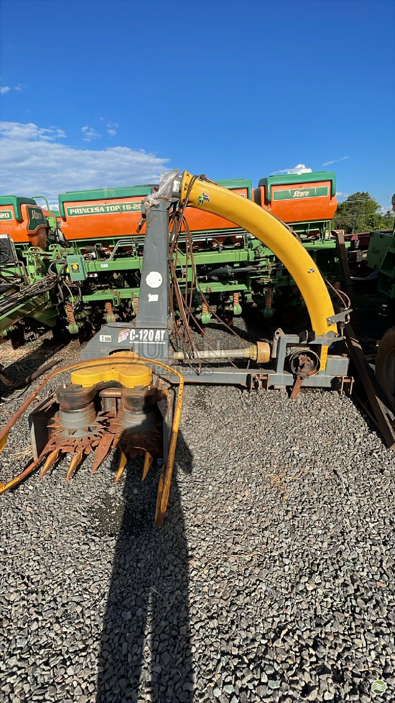 IMPLEMENTOS AGRICOLAS ENSILADEIRA ENSILADEIRA AREA TOTAL Juliano Tratores UBERABA MINAS GERAIS MG