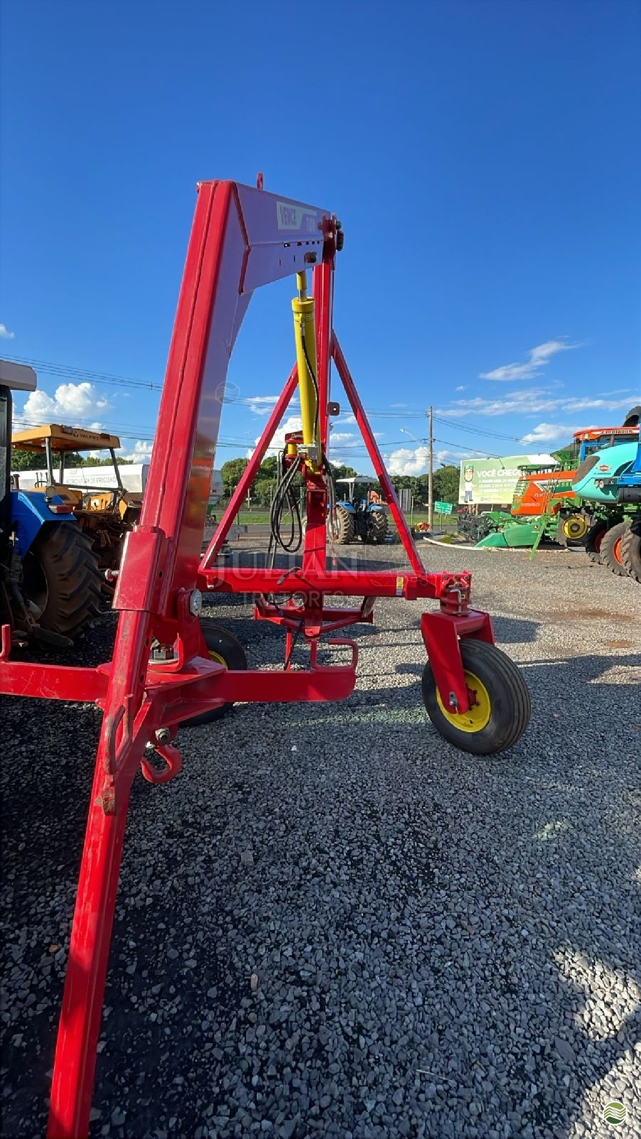 IMPLEMENTOS AGRICOLAS GUINCHO GUINCHO 2000 Kg Juliano Tratores UBERABA MINAS GERAIS MG